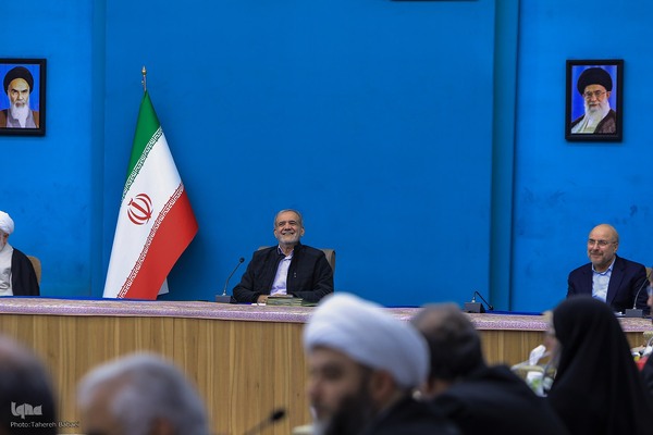 جلسه شورای عالی انقلاب فرهنگی