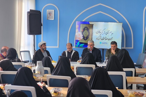 مراسم تجلیل از برگزیدگان حفظ عمومی قرآن کریم استان تهران