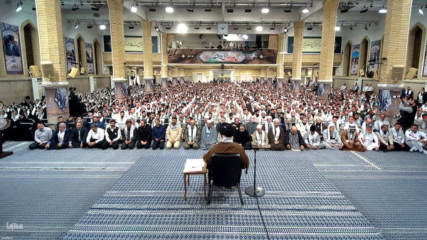 دیدار هزاران نفر از بسیجیان با رهبر انقلاب