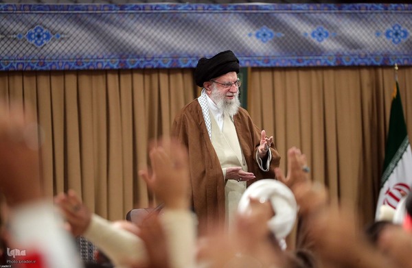 دیدار هزاران نفر از بسیجیان با رهبر انقلاب