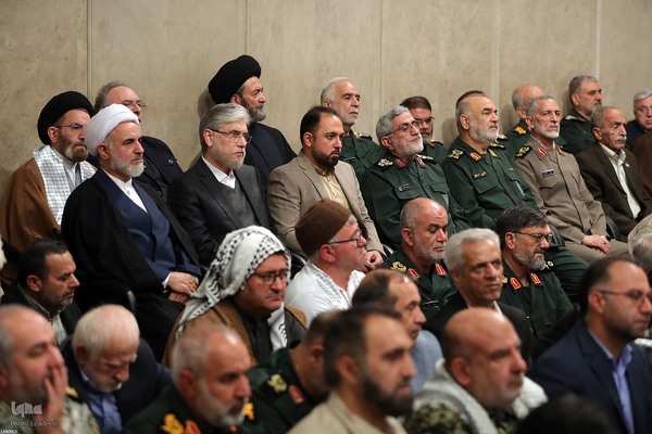 دیدار هزاران نفر از بسیجیان با رهبر انقلاب