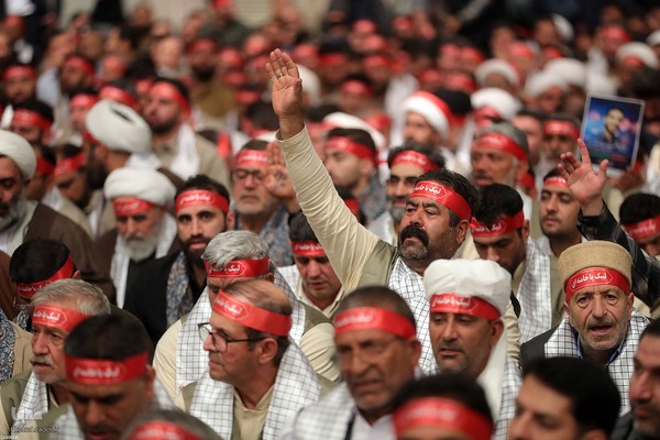 دیدار هزاران نفر از بسیجیان با رهبر انقلاب