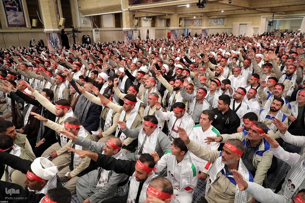 دیدار هزاران نفر از بسیجیان با رهبر انقلاب