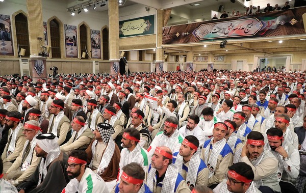 دیدار هزاران نفر از بسیجیان با رهبر انقلاب