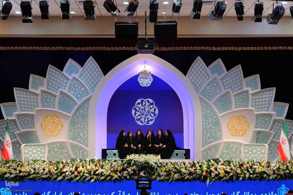 رقابت قرآنی بانوان همخوان در مصلی تبریز