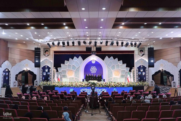 رقابت قرآنی بانوان همخوان در مصلی تبریز