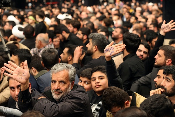 اولین شب مراسم عزاداری حضرت فاطمه‌زهرا (س) در حسینیه امام خمینی(ره)