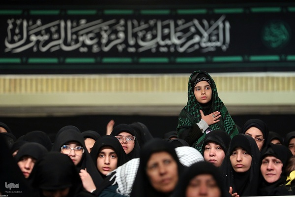 اولین شب مراسم عزاداری حضرت فاطمه‌زهرا (س) در حسینیه امام خمینی(ره)