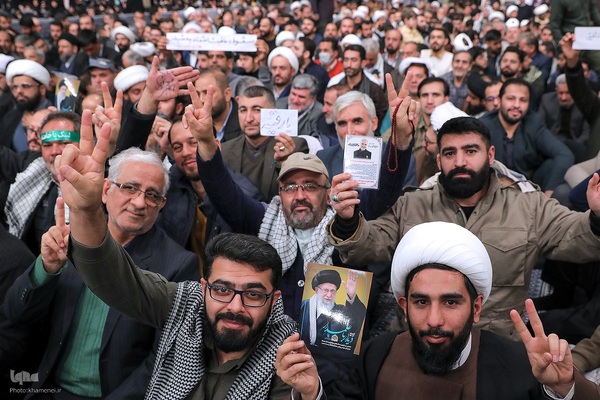 دیدار هزاران نفر از اقشار مختلف مردم درباره تحولات منطقه