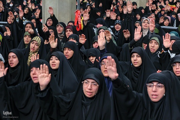 دیدار هزاران نفر از اقشار مختلف مردم درباره تحولات منطقه