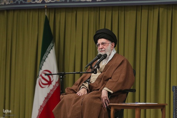 دیدار جمعی از مداحان و شاعران اهل‌بیت‌ (ع) با رهبر معظم انقلاب