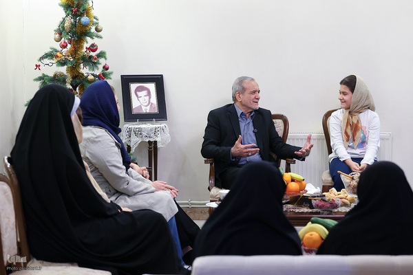 دیدار صمیمی با خانواده دو شهید مسیحی دفاع مقدس