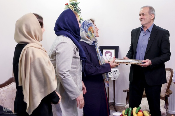 دیدار صمیمی با خانواده دو شهید مسیحی دفاع مقدس