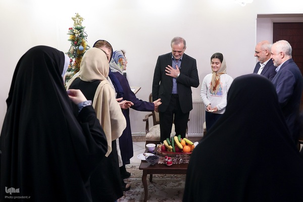 دیدار صمیمی با خانواده دو شهید مسیحی دفاع مقدس