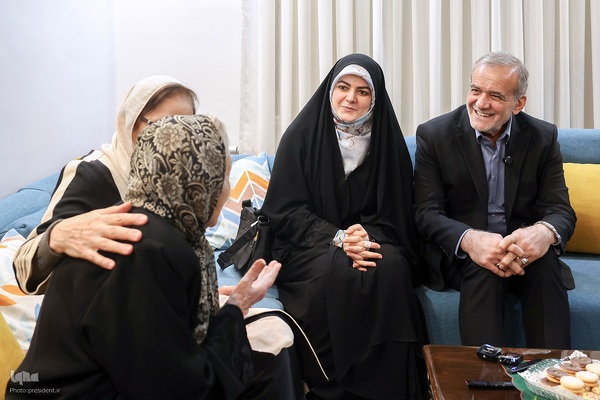 دیدار صمیمی با خانواده دو شهید مسیحی دفاع مقدس