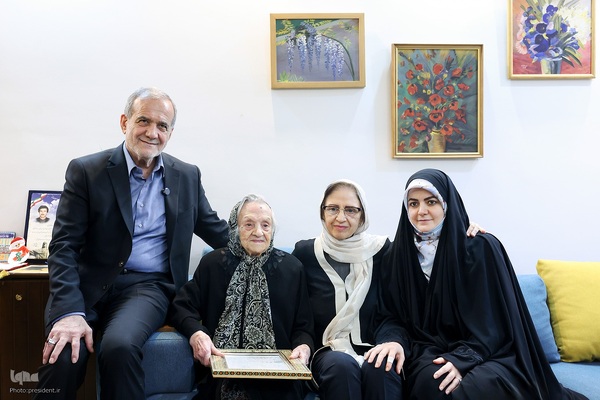 دیدار صمیمی با خانواده دو شهید مسیحی دفاع مقدس