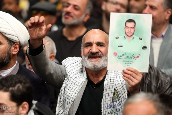 دیدار جمعی از خانواده‌های شهدای مدافع حرم و مقاومت با رهبر معظم انقلاب