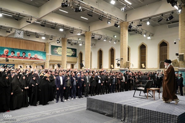 دیدار جمعی از خانواده‌های شهدای مدافع حرم و مقاومت با رهبر معظم انقلاب