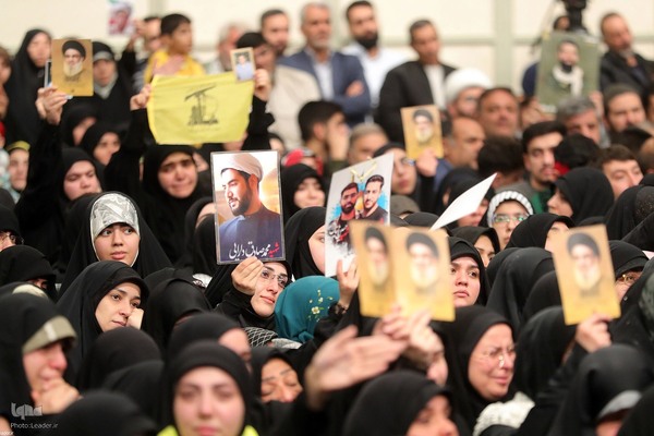 دیدار جمعی از خانواده‌های شهدای مدافع حرم و مقاومت با رهبر معظم انقلاب