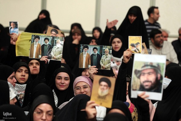 دیدار جمعی از خانواده‌های شهدای مدافع حرم و مقاومت با رهبر معظم انقلاب