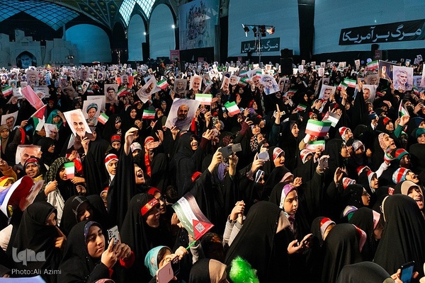 اجتماع بزرگ دختران حاج قاسم در اصفهان