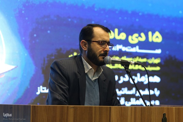 همزمان با پنجمین سالروز شهادت سردار شهید حاج قاسم سلیمانی، محفل انس با قرآن کریم با عنوان «سرباز قرآن» در حسینیه حضرت فاطمه‌الزهرا(س) پادگان ولیعصر(عج) برگزار شد.