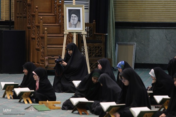 همزمان با پنجمین سالروز شهادت سردار شهید حاج قاسم سلیمانی، محفل انس با قرآن کریم با عنوان «سرباز قرآن» در حسینیه حضرت فاطمه‌الزهرا(س) پادگان ولیعصر(عج) برگزار شد.