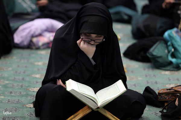 همزمان با پنجمین سالروز شهادت سردار شهید حاج قاسم سلیمانی، محفل انس با قرآن کریم با عنوان «سرباز قرآن» در حسینیه حضرت فاطمه‌الزهرا(س) پادگان ولیعصر(عج) برگزار شد.