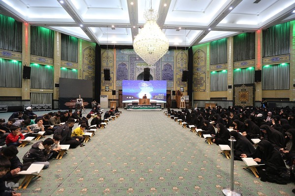 همزمان با پنجمین سالروز شهادت سردار شهید حاج قاسم سلیمانی، محفل انس با قرآن کریم با عنوان «سرباز قرآن» در حسینیه حضرت فاطمه‌الزهرا(س) پادگان ولیعصر(عج) برگزار شد.