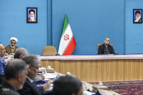 جلسه شورای عالی انقلاب فرهنگی