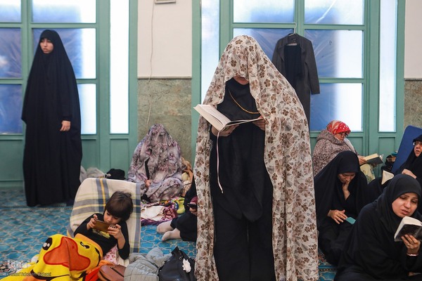 مراسم اعمال ام داوود در مسجد دانشگاه تهران و شریف