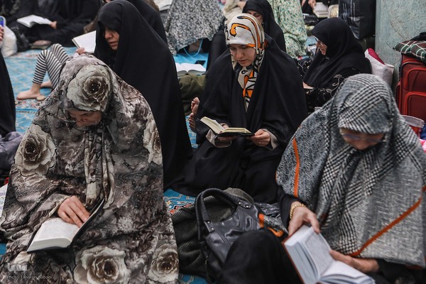 مراسم اعمال ام داوود در مسجد دانشگاه تهران و شریف