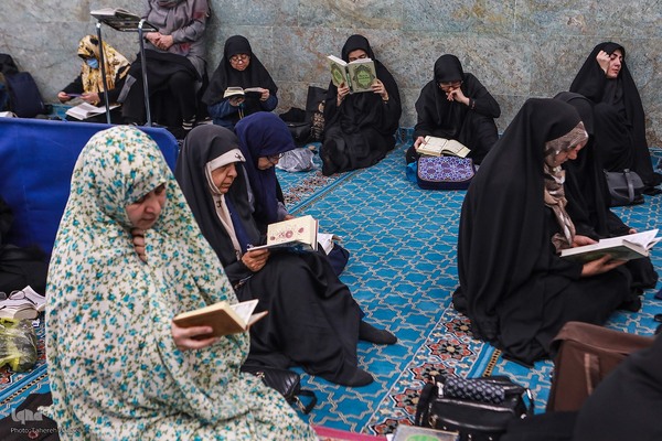 مراسم اعمال ام داوود در مسجد دانشگاه تهران و شریف