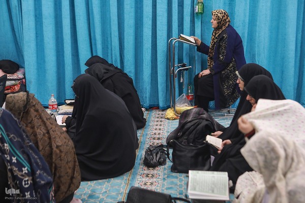 مراسم اعمال ام داوود در مسجد دانشگاه تهران و شریف