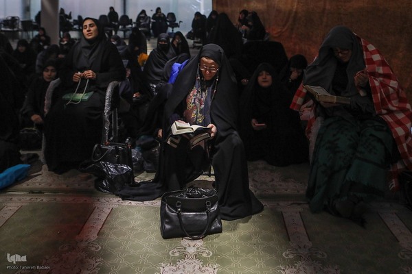 مراسم اعمال ام داوود در مسجد دانشگاه تهران و شریف