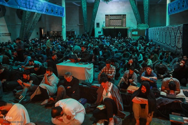 مراسم اعمال ام داوود در مسجد دانشگاه تهران و شریف