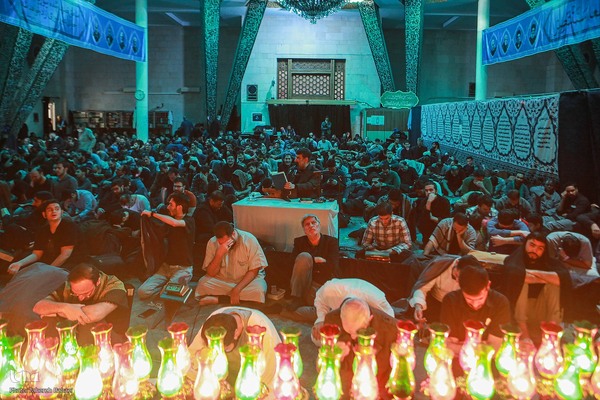 مراسم اعمال ام داوود در مسجد دانشگاه تهران و شریف