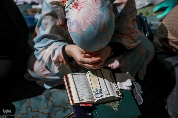 مراسم اعمال ام داوود در مسجد دانشگاه تهران و شریف