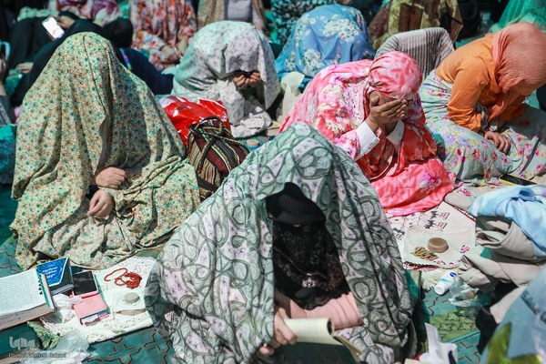 مراسم اعمال ام داوود در مسجد دانشگاه تهران و شریف