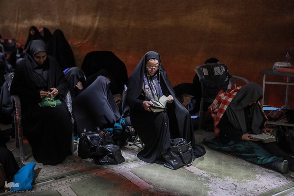 مراسم اعمال ام داوود در مسجد دانشگاه تهران و شریف