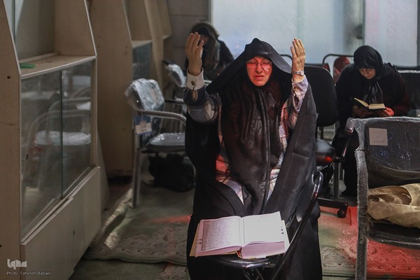 مراسم اعمال ام داوود در مسجد دانشگاه تهران و شریف