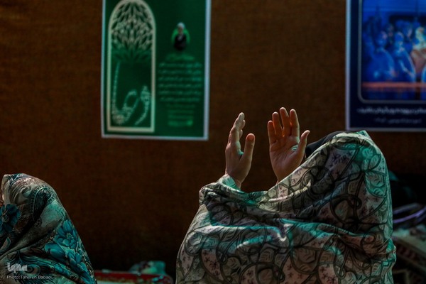 مراسم اعمال ام داوود در مسجد دانشگاه تهران و شریف