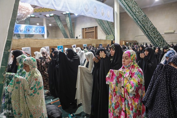 مراسم اعمال ام داوود در مسجد دانشگاه تهران و شریف