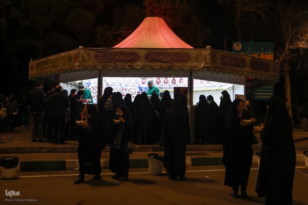 مراسم اعمال ام داوود در مسجد دانشگاه تهران و شریف