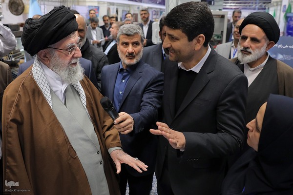 بازدید رهبر انقلاب از نمایشگاه توانمندی‌ها و دستاوردهای بخش خصوصی