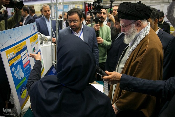 بازدید رهبر انقلاب از نمایشگاه توانمندی‌ها و دستاوردهای بخش خصوصی