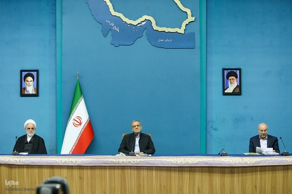 جلسه شورای عالی انقلاب فرهنگی