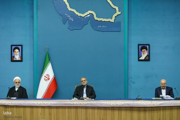 جلسه شورای عالی انقلاب فرهنگی