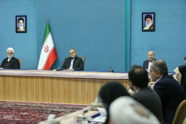 جلسه شورای عالی انقلاب فرهنگی