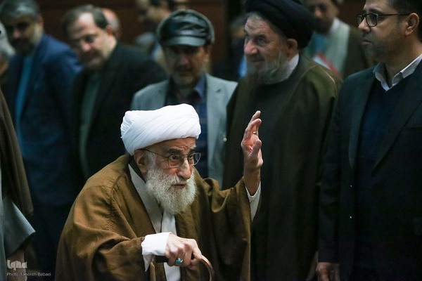 همایش ملی «خادمان حضور»